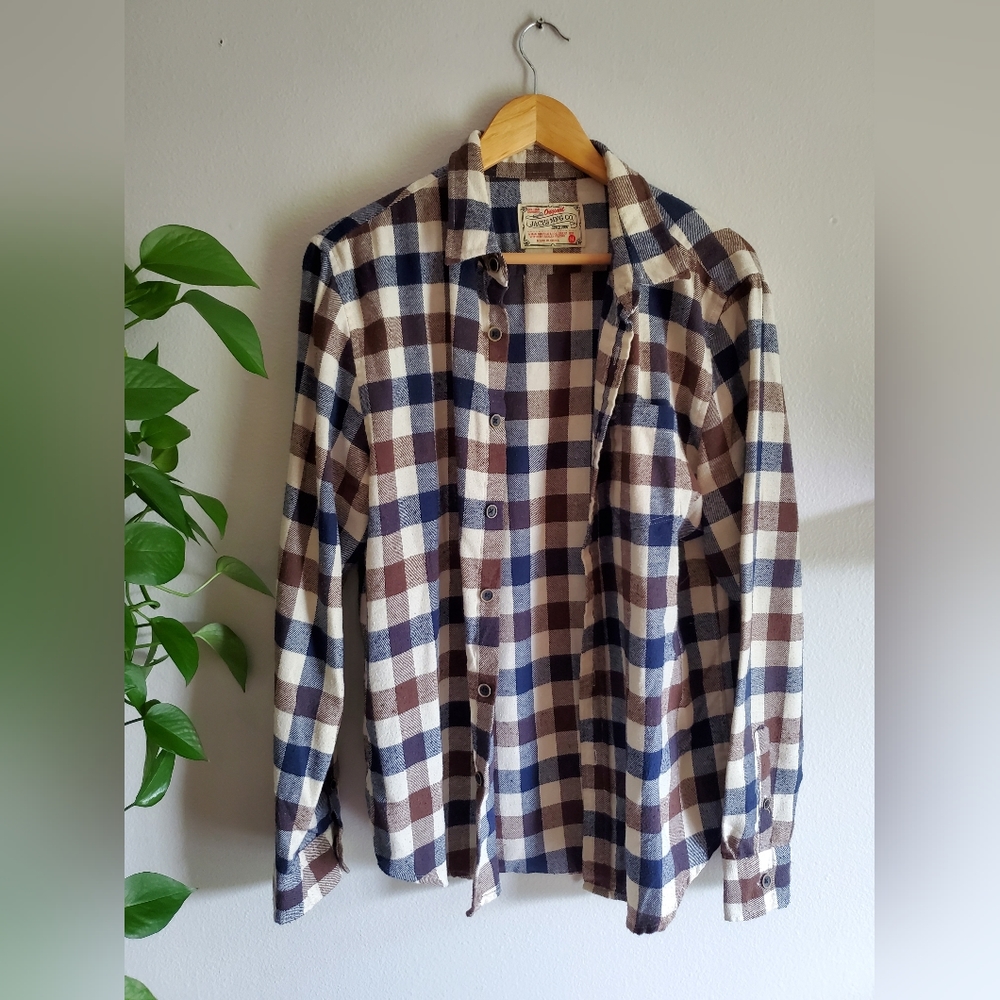 Men's plaid button down shirt